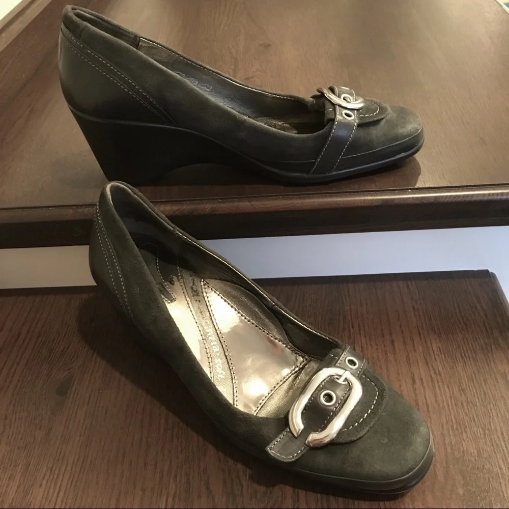 NWOB! CINZIA Suede Ultra Comfortable Platform Shoes in Grey - Size 8